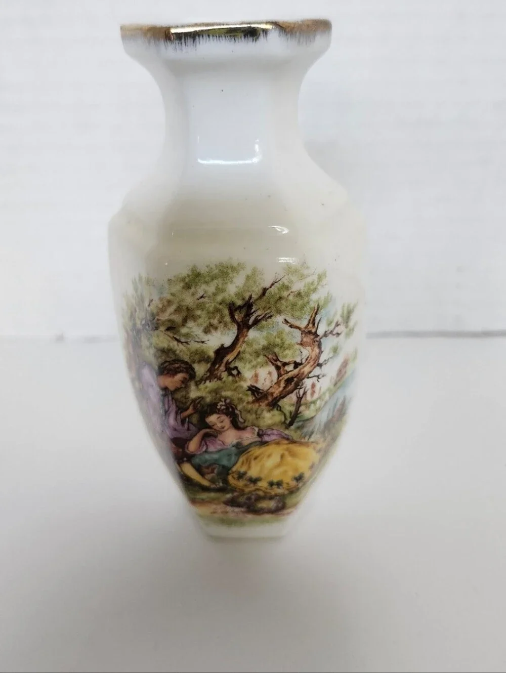 VINTAGE Bud Delicate White Ceramic Decorative Vase with Romantic Scene